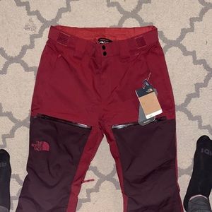 Maroon The North Face Snow pants Men’s size small.